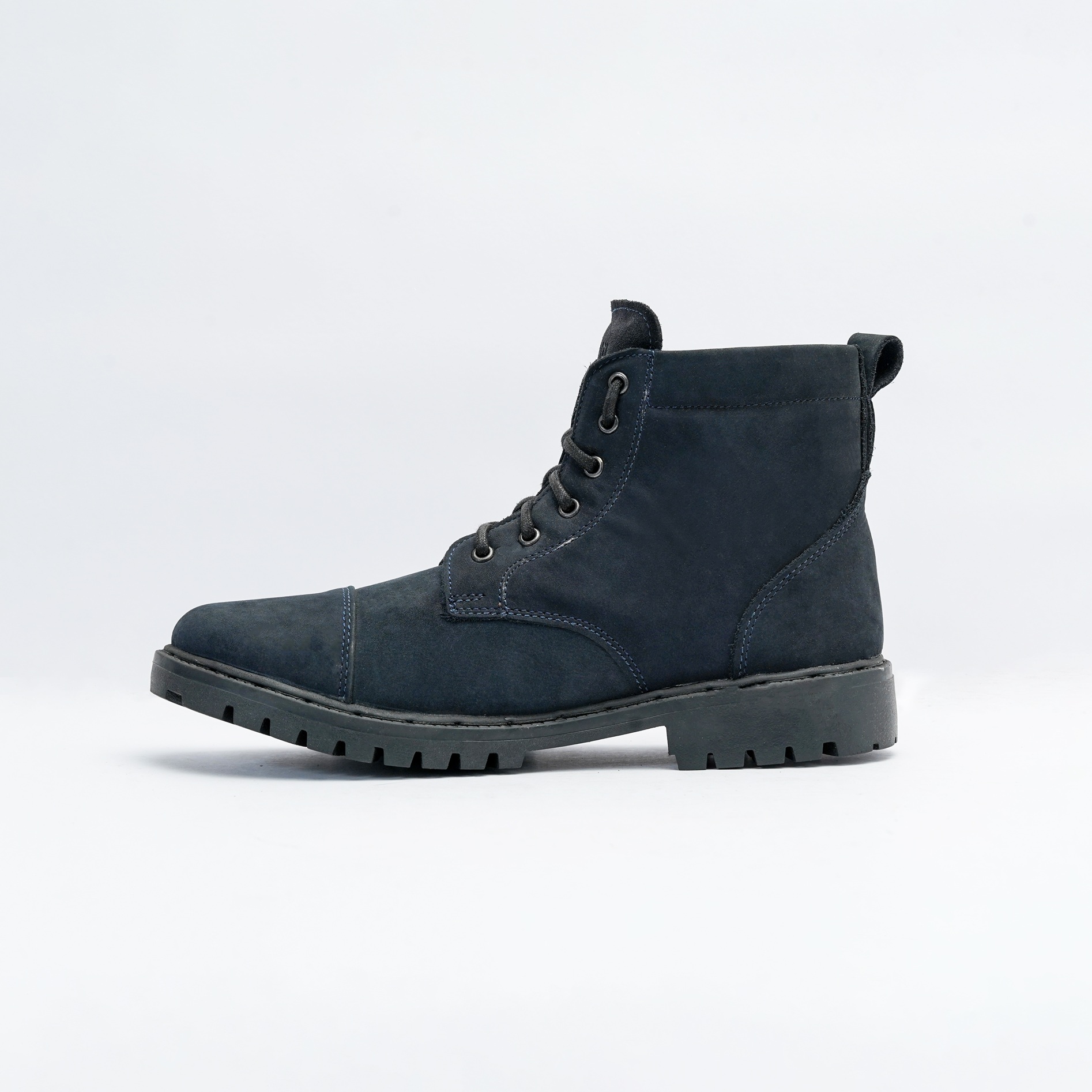 Men's Casual Lace Up Ankle Boot with Textured Grip and Reinforced Toe Panel Image 4